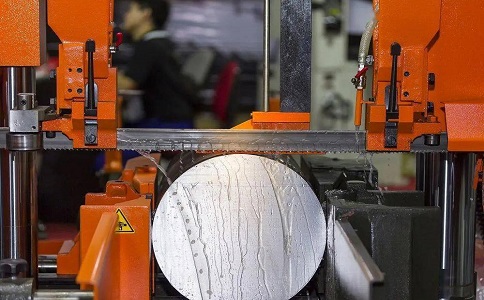 大邑立式金属带锯床切削出现跑带故障解决方法！